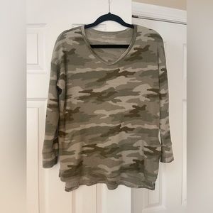 American Eagle Size S V-neck Camo Thermal Top